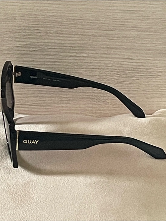 Quay Australia “Total Vibe”Black Square Sunglasses with Dark Lenses main image 4